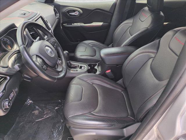Used 2019 Jeep Cherokee Trailhawk AWD/4WD image 16