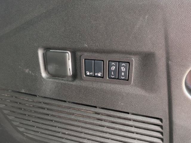 Used 2024 GMC Yukon XL Denali RWD image 16