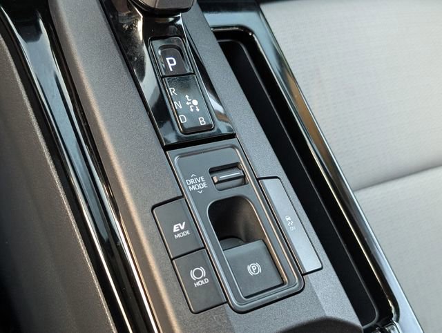 Used 2025 Toyota Prius LE image 19