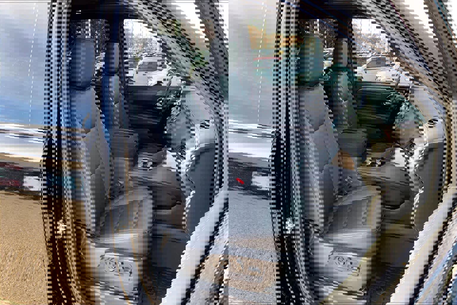 Used 2023 Chevrolet Tahoe Z71 w/ Luxury Package image 8