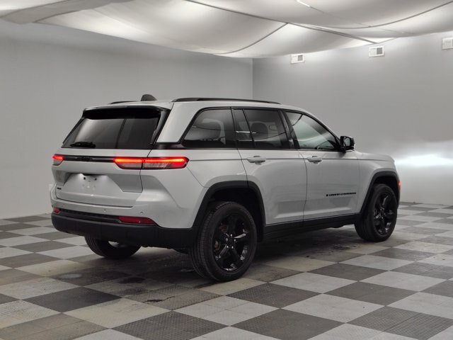 Used 2023 Jeep Grand Cherokee Altitude AWD/4WD image 9