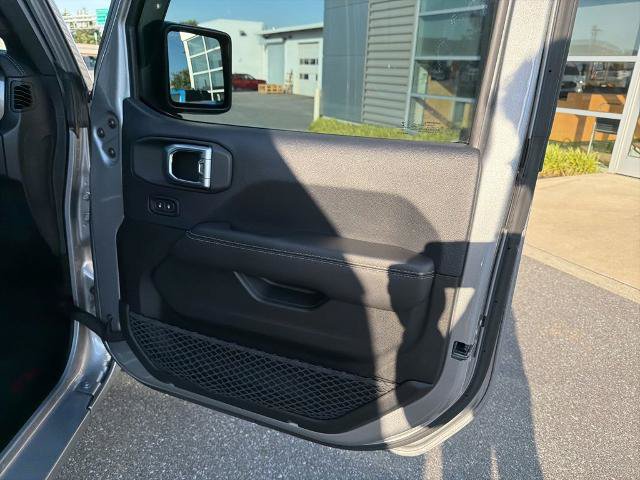 Used 2018 Jeep Wrangler Unlimited Sahara AWD/4WD image 24