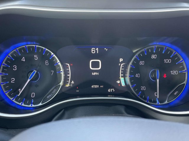 Used 2024 Chrysler Pacifica Touring-L FWD image 18
