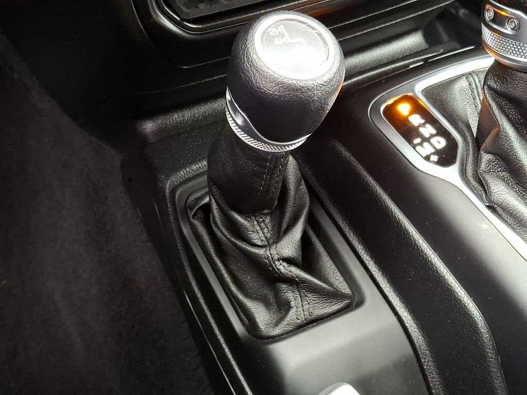 Used 2021 Jeep Gladiator Willys image 24