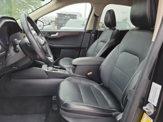 Certified 2020 Ford Escape Titanium AWD/4WD image 21