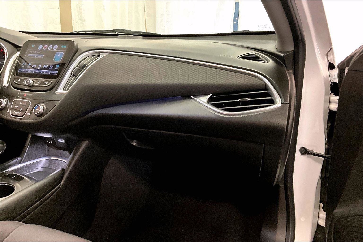 Used 2017 Chevrolet Malibu LT image 15