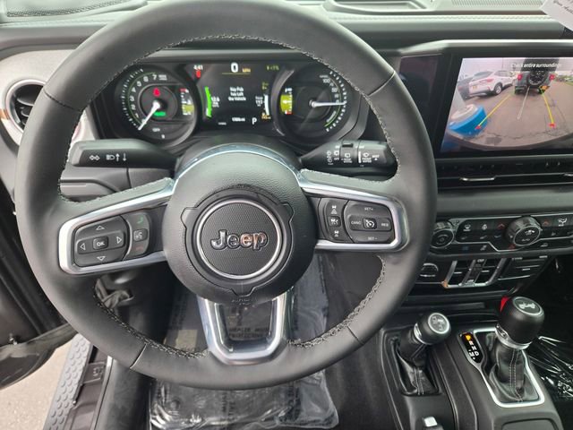 Used 2025 Jeep Wrangler Unlimited Sahara AWD/4WD image 18