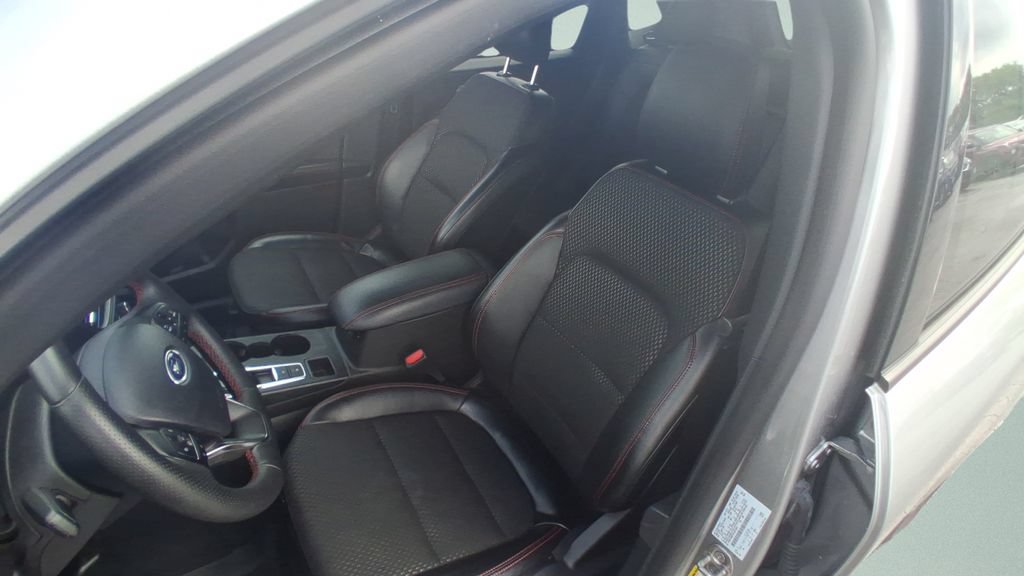 Certified 2024 Ford Escape ST-Line w/ Tech Pack #1 AWD/4WD image 4
