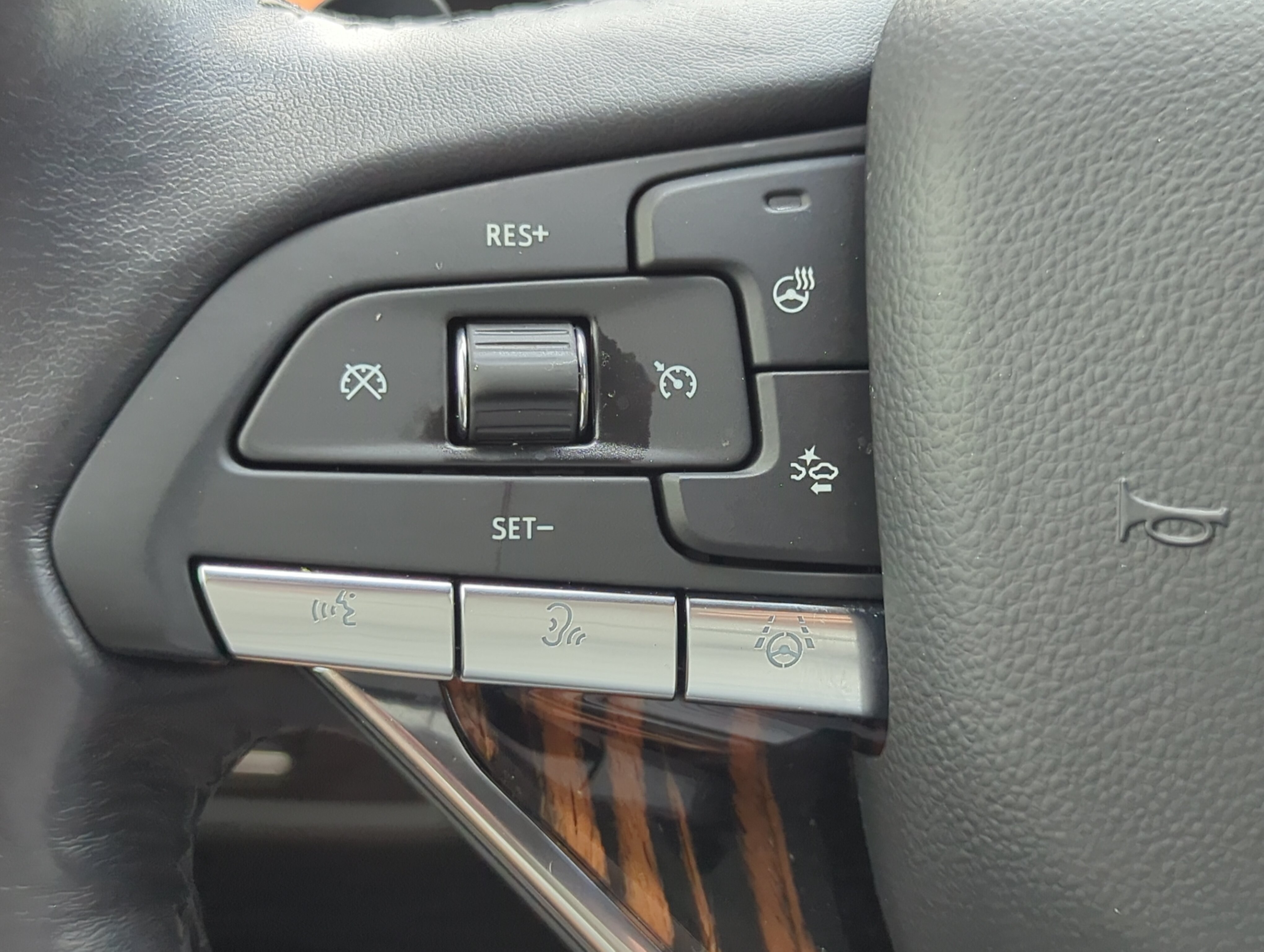 Used 2024 Cadillac Escalade Premium Luxury w/ Performance Package AWD/4WD image 23