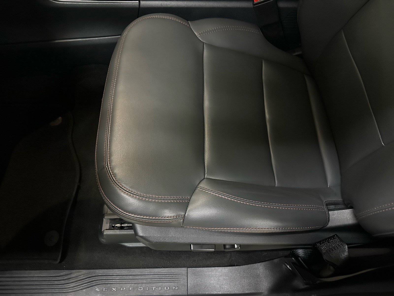 Certified 2025 Ford Expedition Active image 24