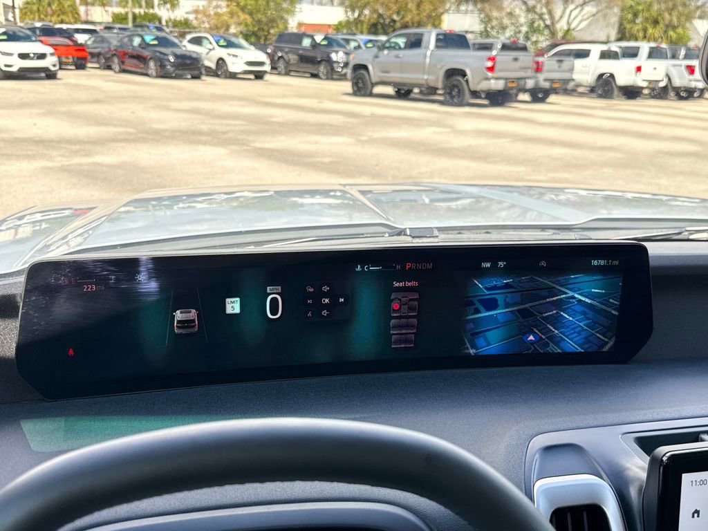 Certified 2025 Ford Expedition Active image 17