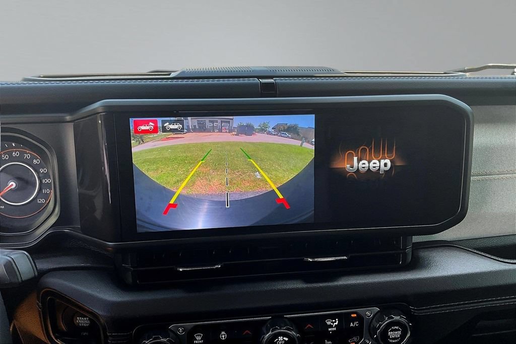 Used 2024 Jeep Wrangler Unlimited Sahara w/ Technology Group AWD/4WD image 15