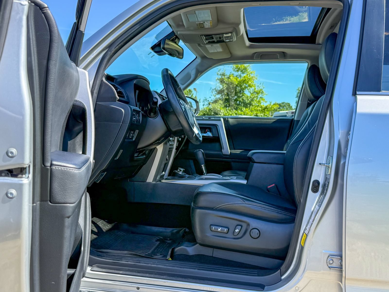 Used 2023 Toyota 4Runner Limited AWD/4WD image 14