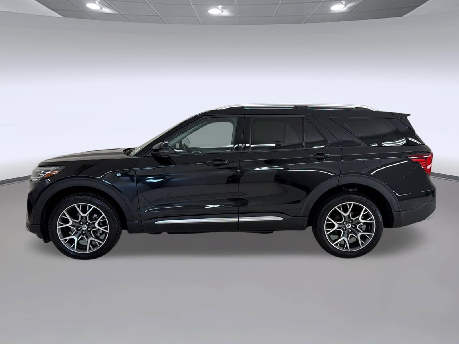 Certified 2025 Ford Explorer Platinum w/ Ultimate Package AWD/4WD image 2