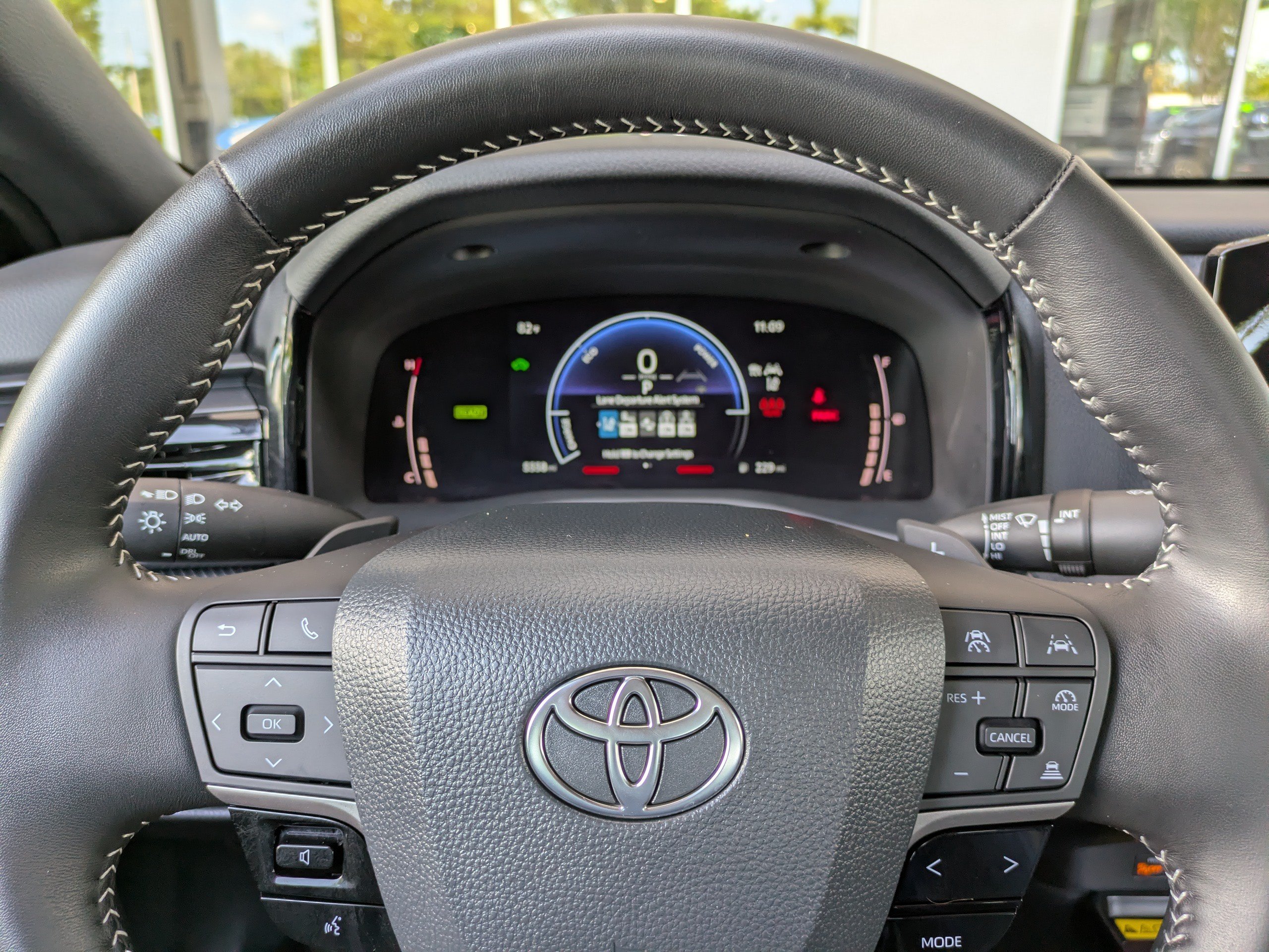 Used 2025 Toyota Camry SE FWD image 26