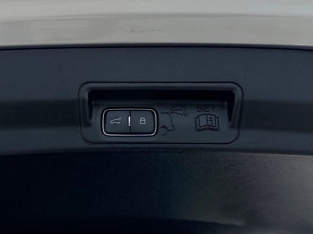 Certified 2020 Ford Explorer XLT w/ Class III Trailer Tow Package image 11