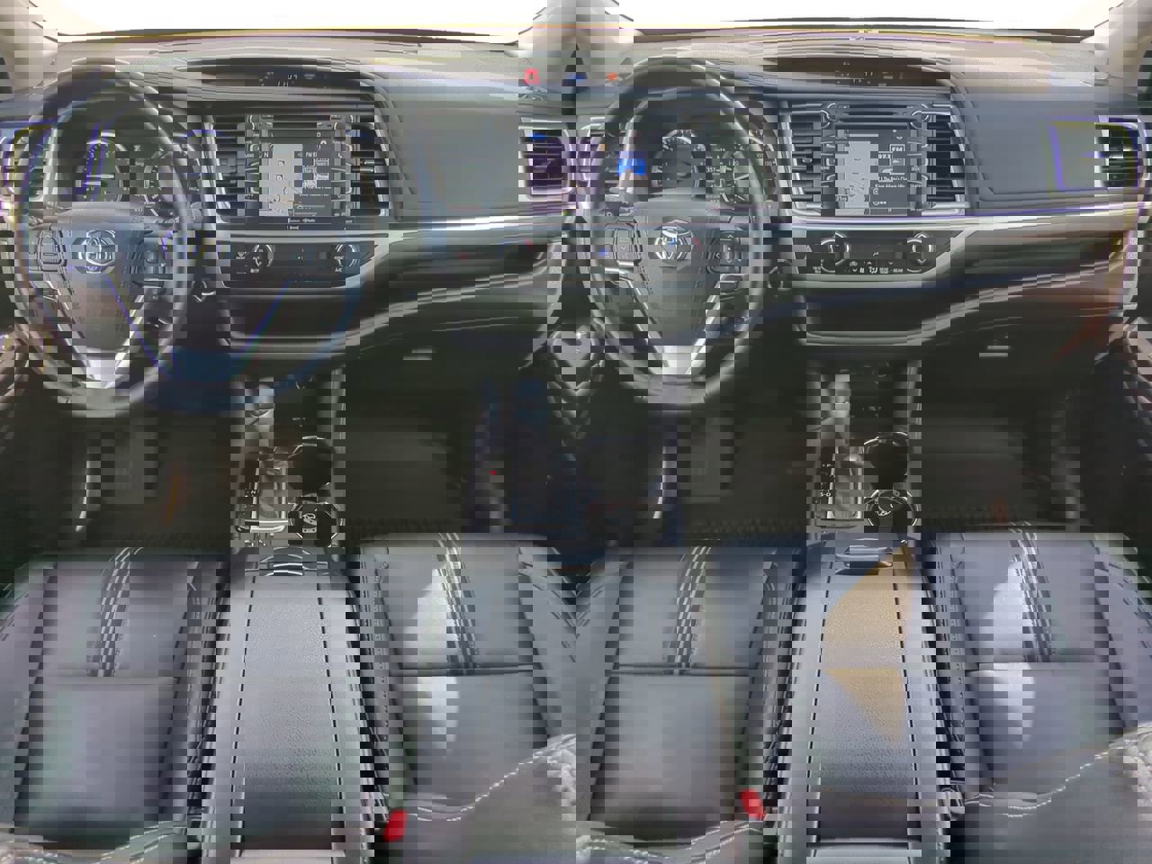 Used 2018 Toyota Highlander SE image 13