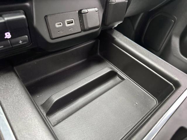 Used 2023 GMC Sierra 2500 AT4 w/ Snow Plow Prep/Camper Package AWD/4WD image 18
