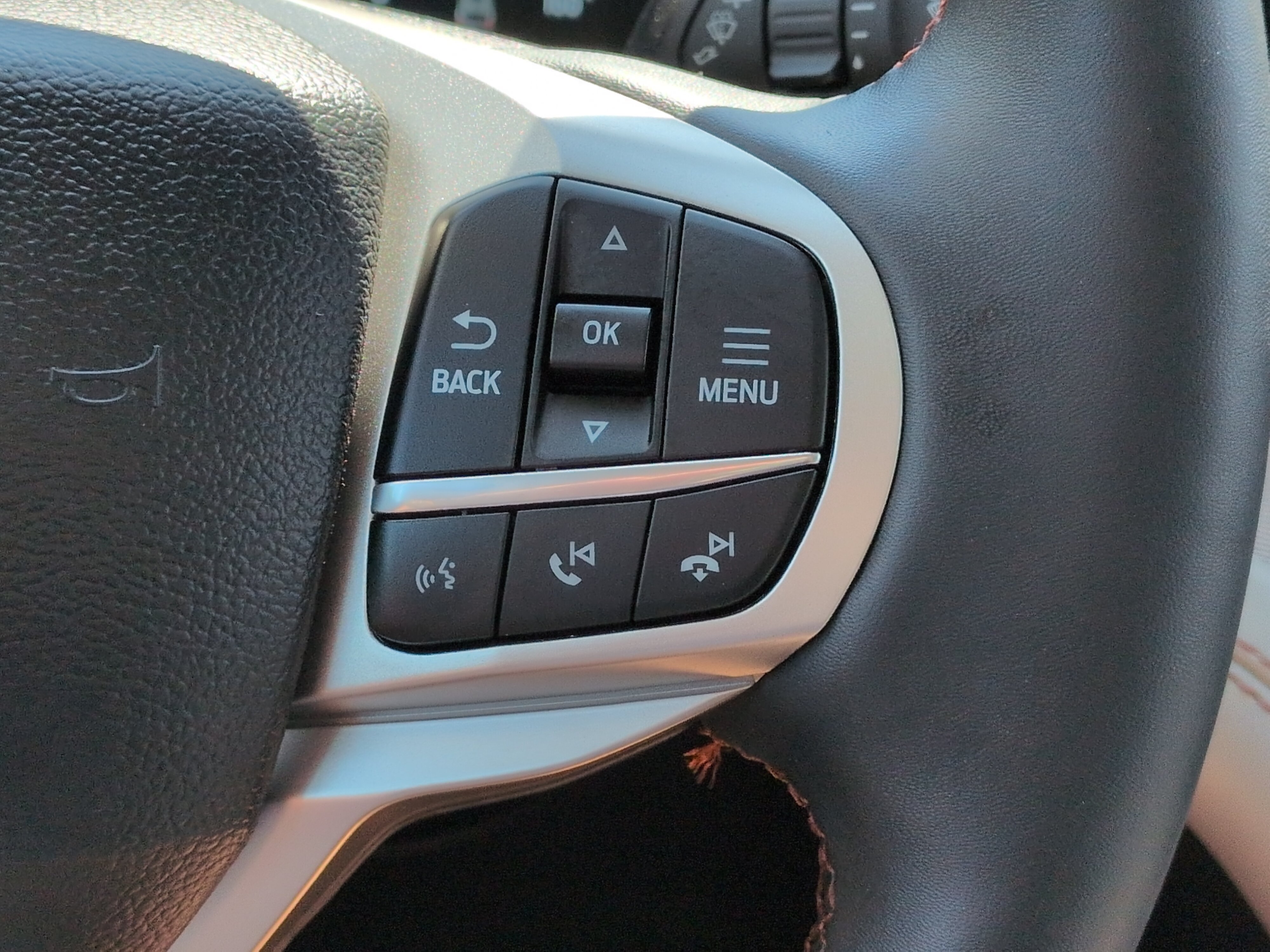 Certified 2025 Ford Explorer Active w/ Active Comfort Package RWD image 24