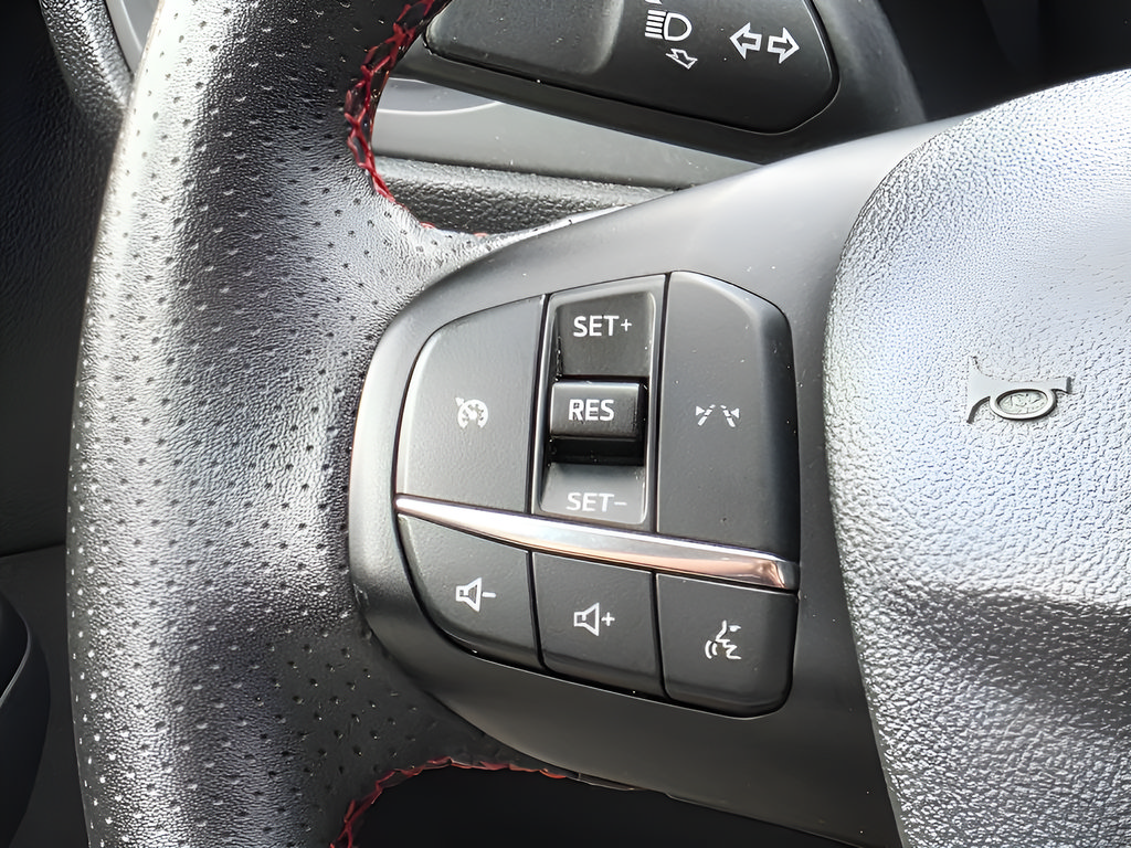 Certified 2025 Ford Escape ST-Line Select AWD/4WD image 18