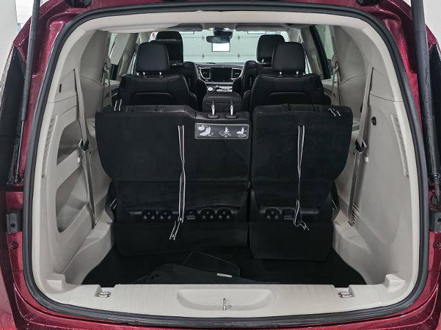 Used 2018 Chrysler Pacifica Touring-L Plus w/ Advanced Safetytec Group FWD image 17