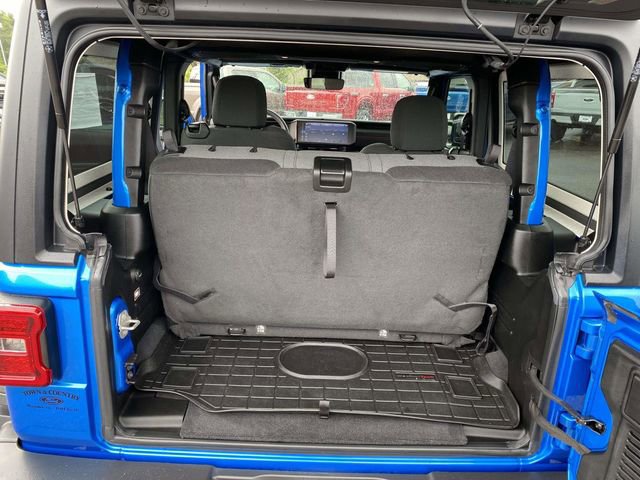 Used 2024 Jeep Wrangler Rubicon w/ Technology Group AWD/4WD image 29