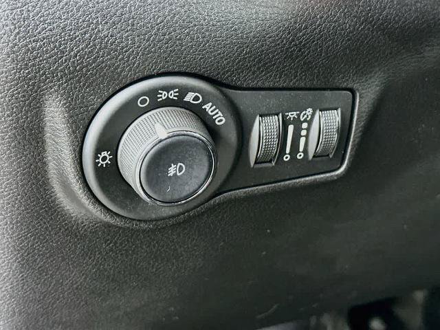 Used 2024 Jeep Compass Latitude w/ Altitude Special Edition AWD/4WD image 27