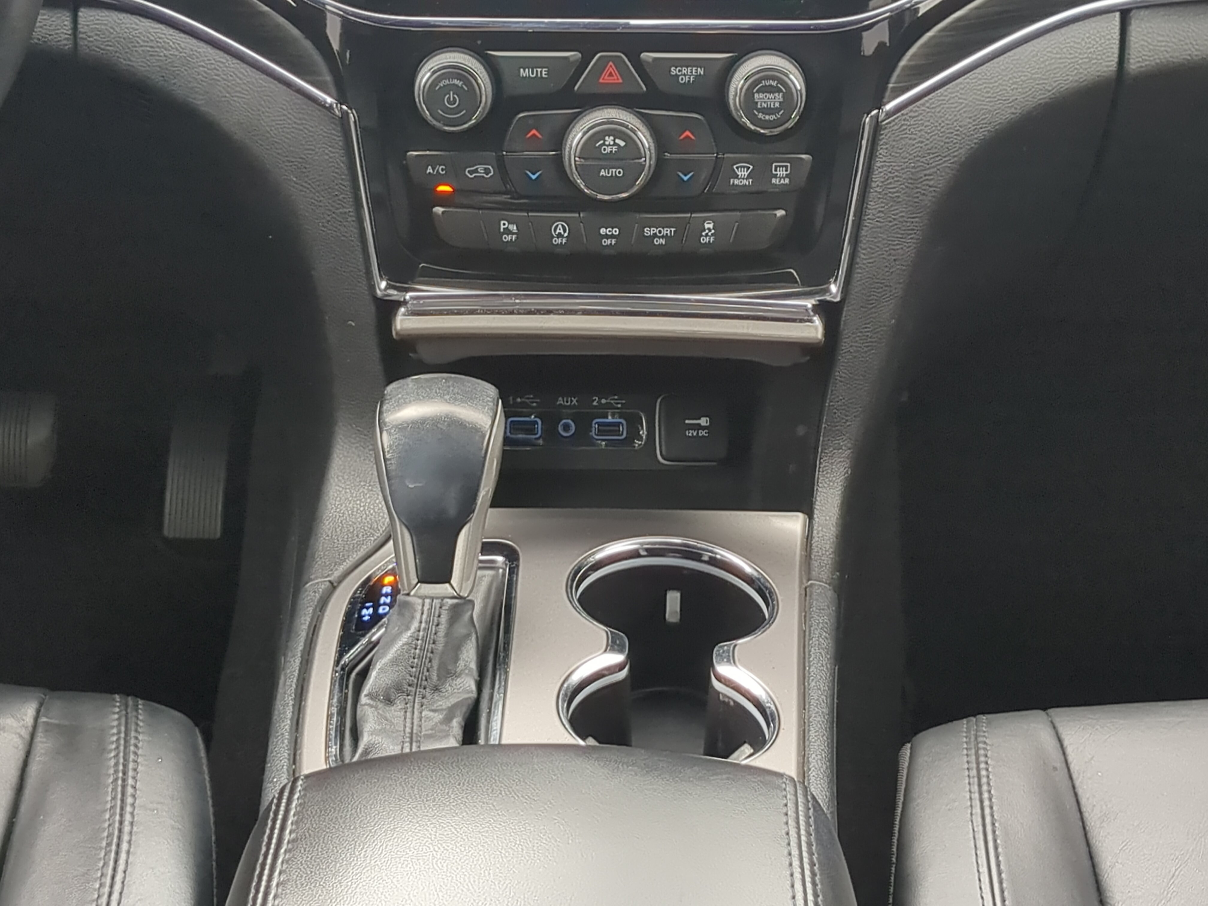 Used 2020 Jeep Grand Cherokee Limited AWD/4WD image 17