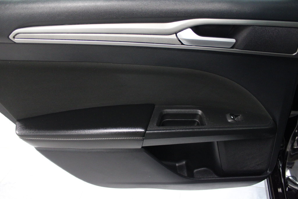 Certified 2020 Ford Fusion SE FWD image 32