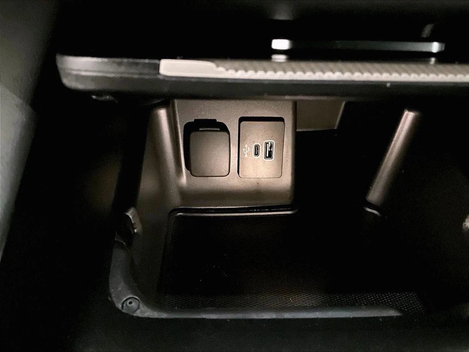 Certified 2025 Ford Explorer Active image 32