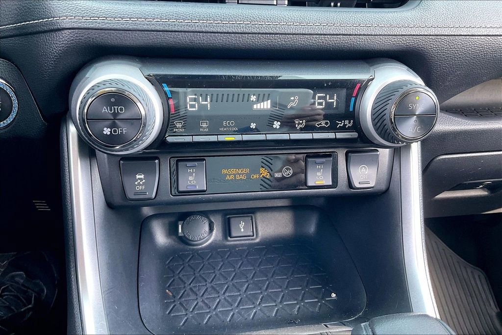 Used 2022 Toyota RAV4 XLE image 33