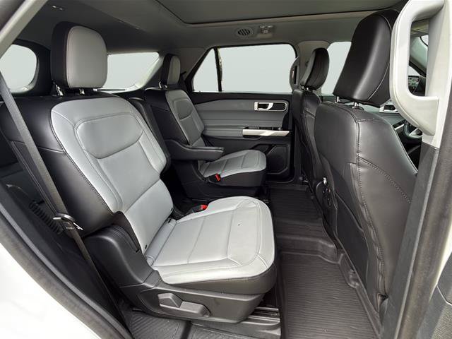 Certified 2021 Ford Explorer XLT w/ Equipment Group 202A AWD/4WD image 15