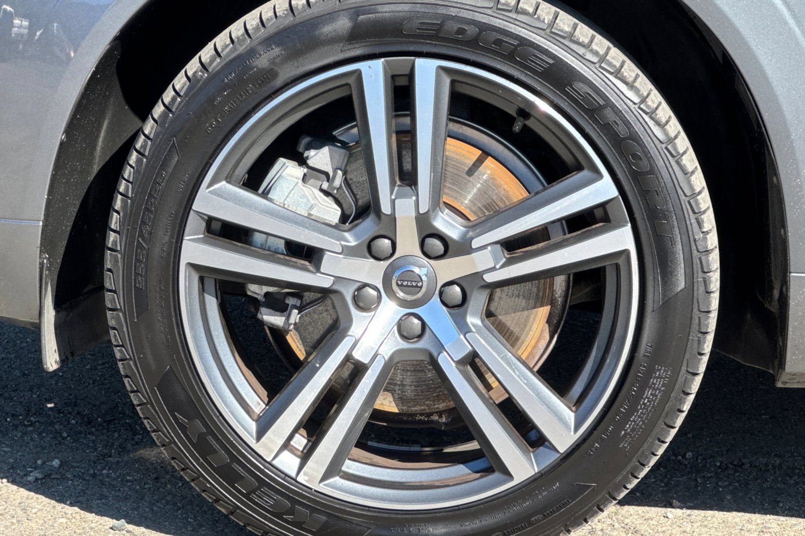 Used 2021 Volvo XC60 T6 Momentum AWD/4WD image 29