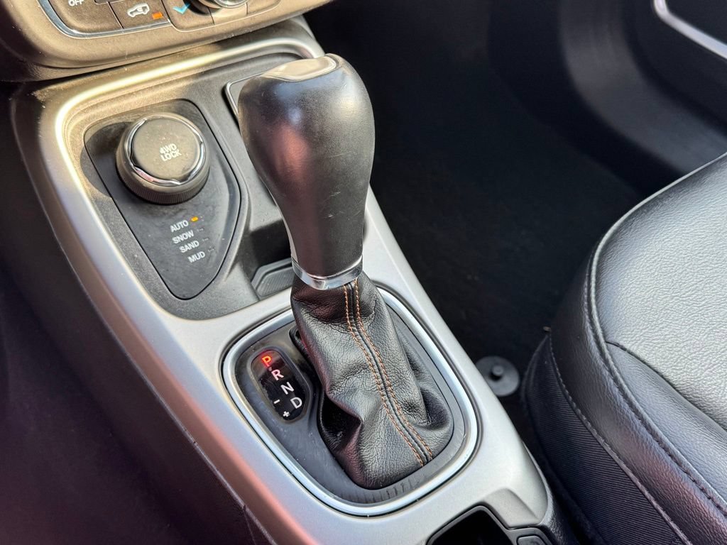 Used 2019 Jeep Compass Latitude w/ Popular Equipment Group AWD/4WD image 16