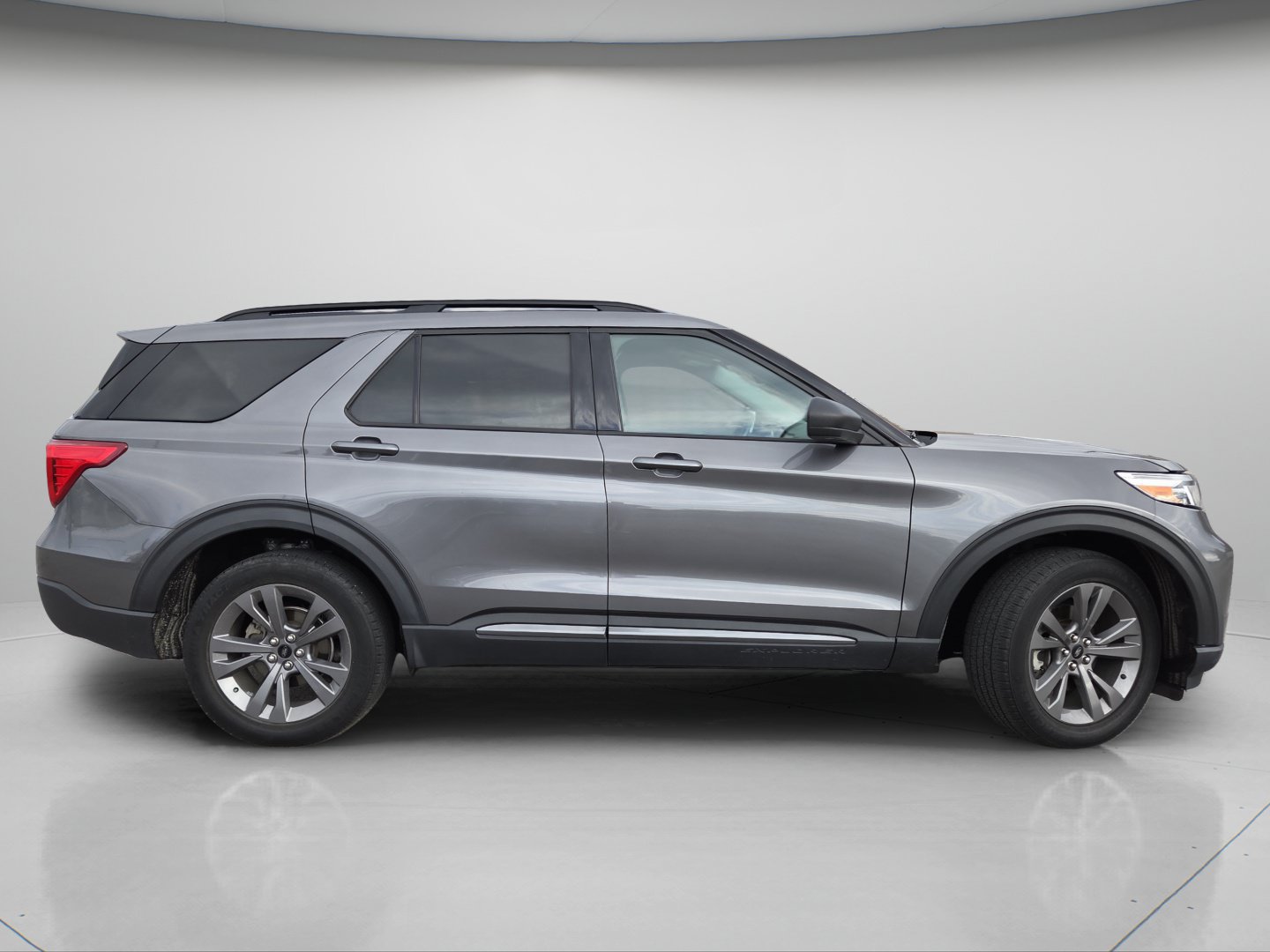 Certified 2021 Ford Explorer XLT w/ Equipment Group 202A AWD/4WD image 23