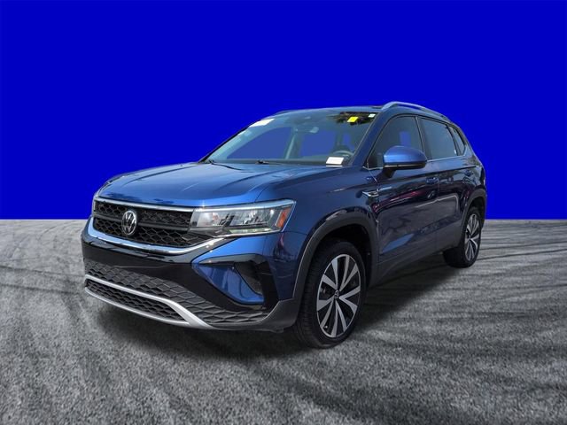 Used 2024 Volkswagen Taos SE w/ Panoramic Sunroof Package FWD image 8