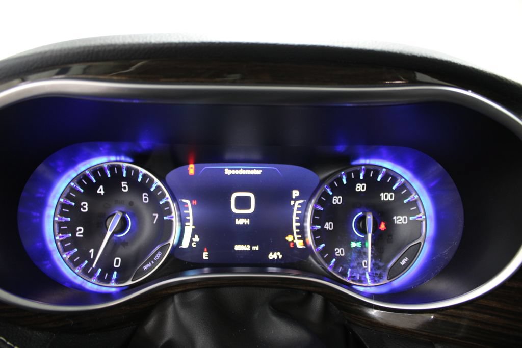 Used 2023 Chrysler Pacifica Limited FWD image 39