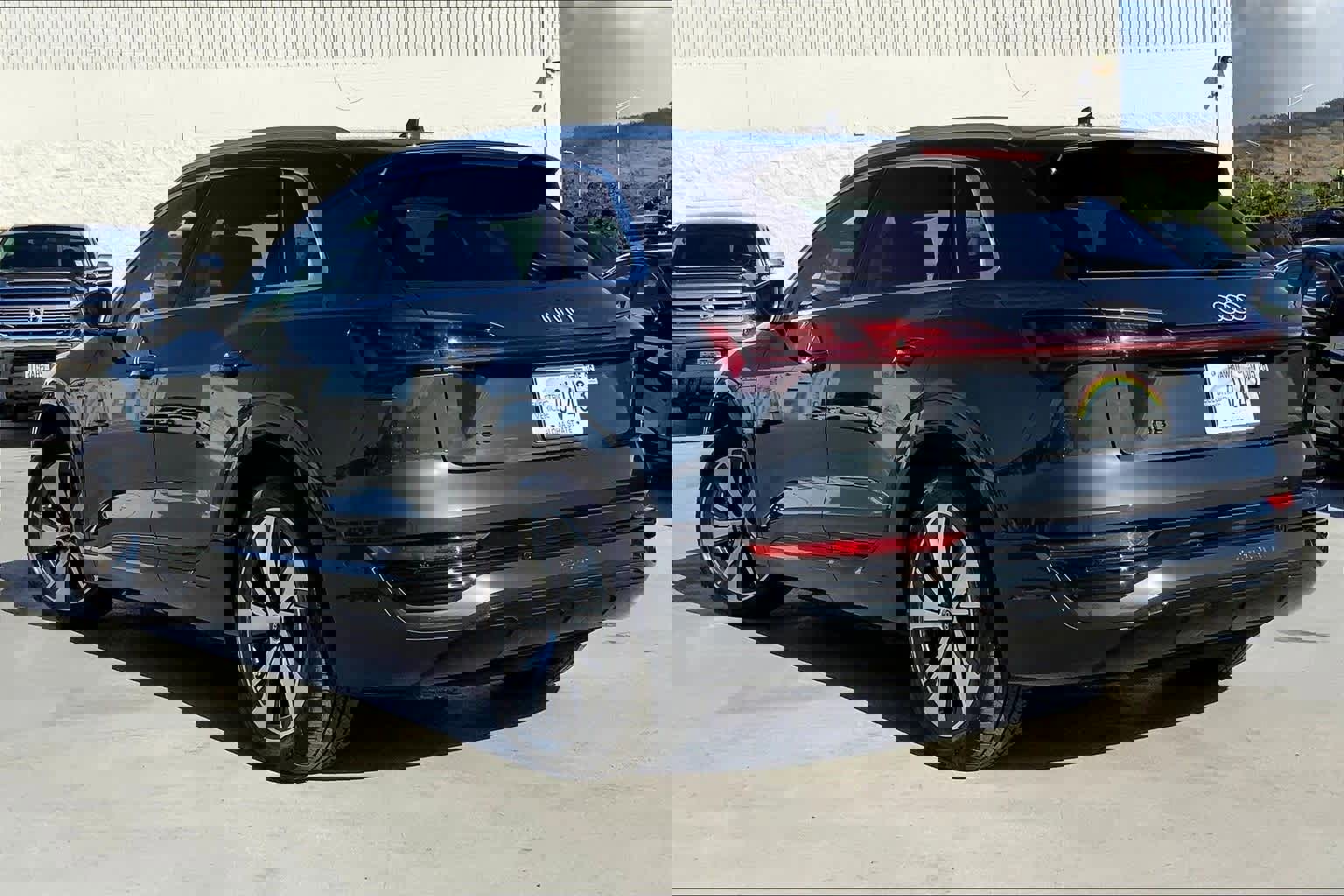 Used 2024 Audi Q8 e-tron Premium Plus w/ Premium Plus Package image 4