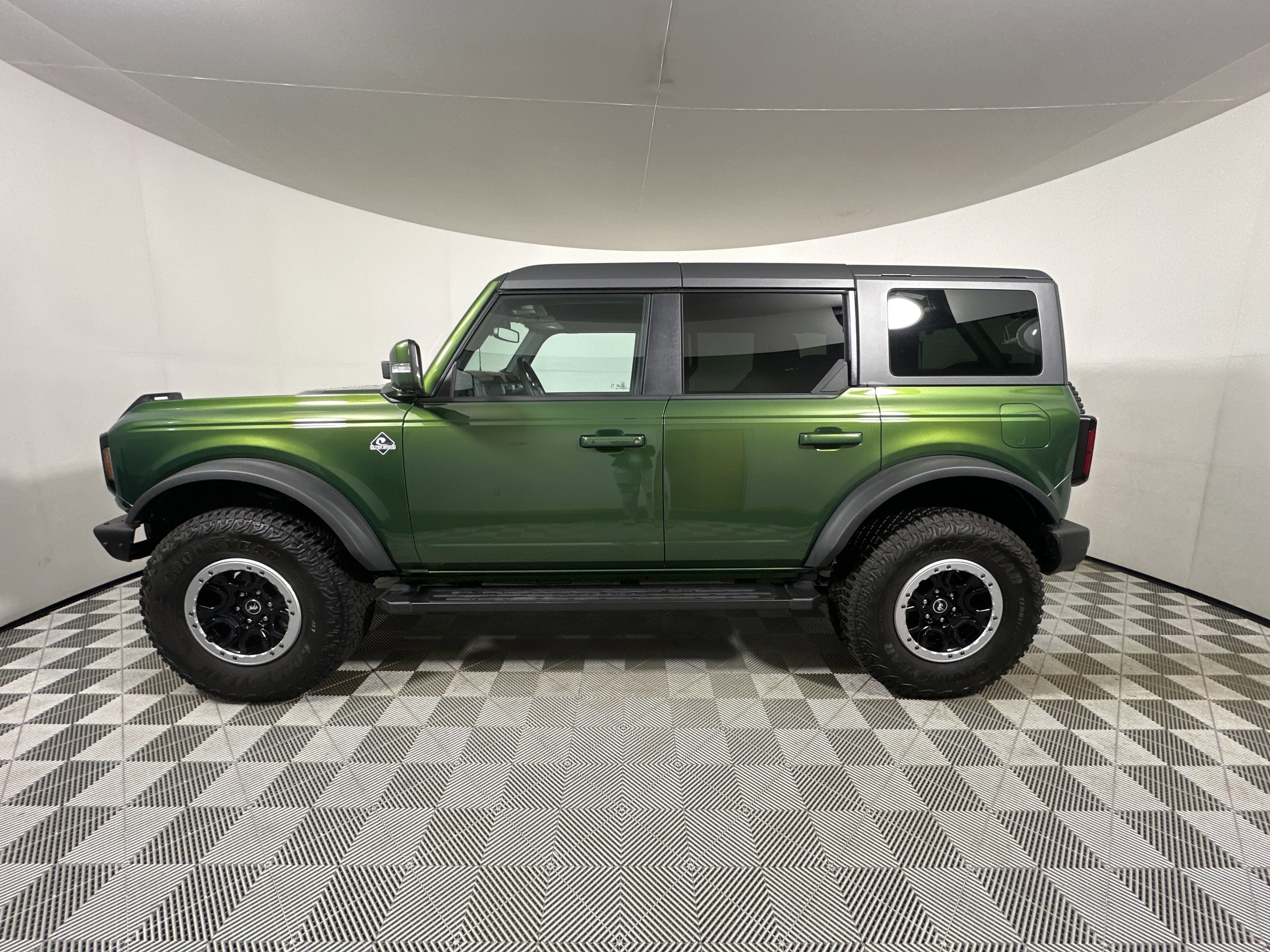 Certified 2024 Ford Bronco Outer Banks w/ Sasquatch Package image 2