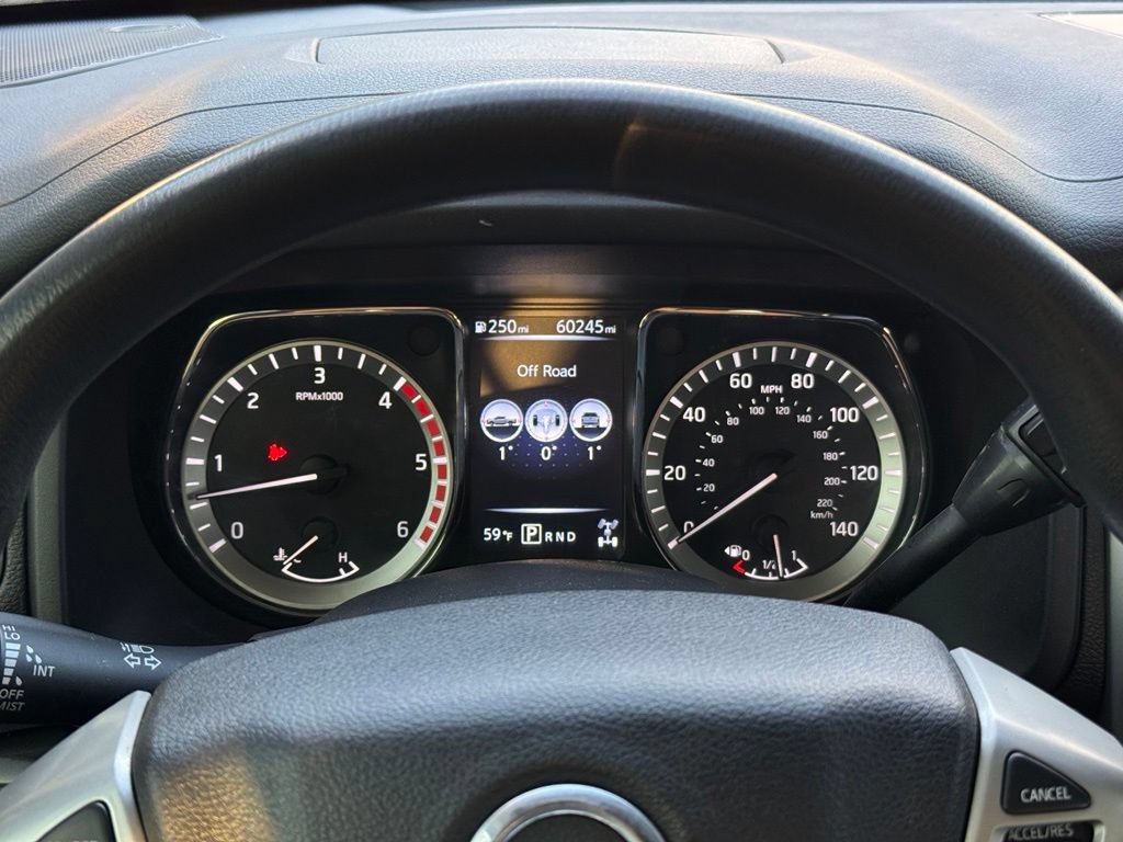 Used 2018 Nissan Titan SV AWD/4WD image 28