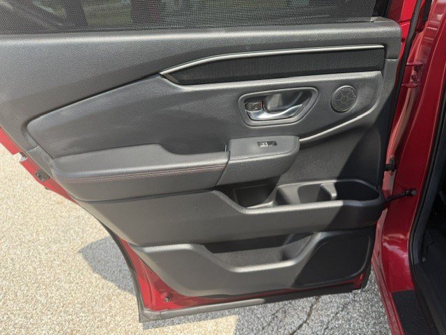Used 2025 Honda Pilot Black Edition image 27