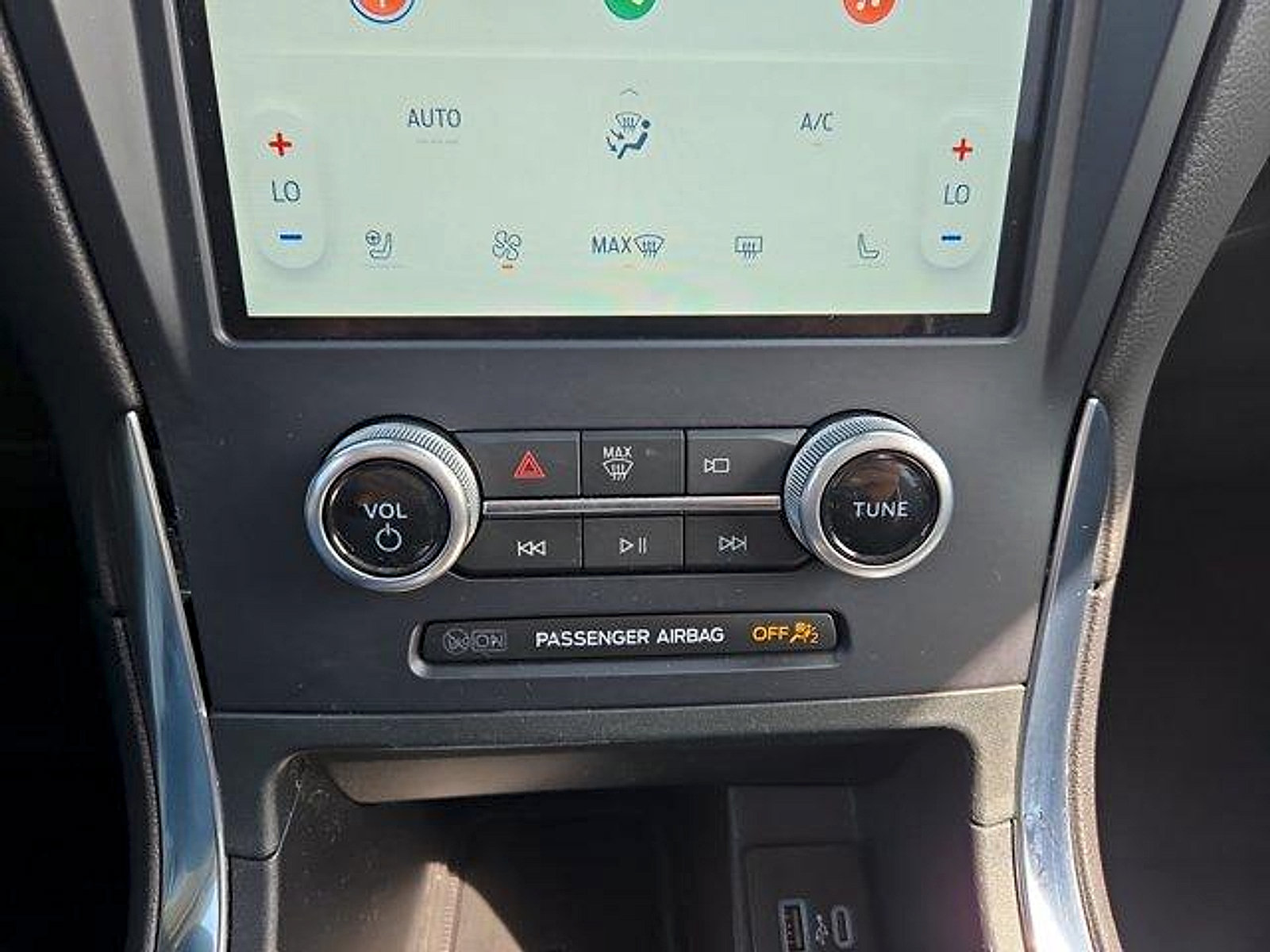 Certified 2023 Ford Edge Titanium w/ Class II Trailer Tow Package AWD/4WD image 20