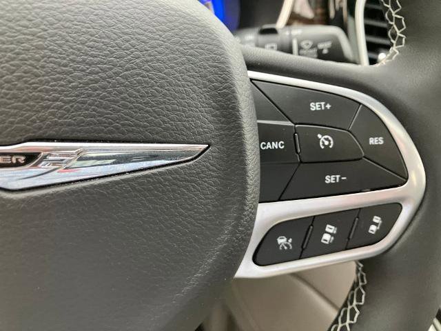 Used 2023 Chrysler Pacifica Limited AWD/4WD image 30