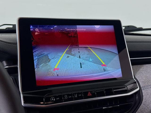 Used 2024 Jeep Compass Latitude image 13