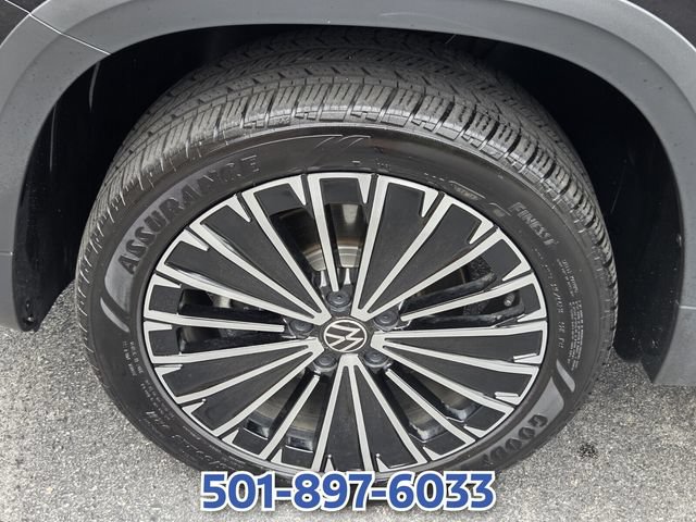 Used 2025 Volkswagen Taos SE FWD image 16