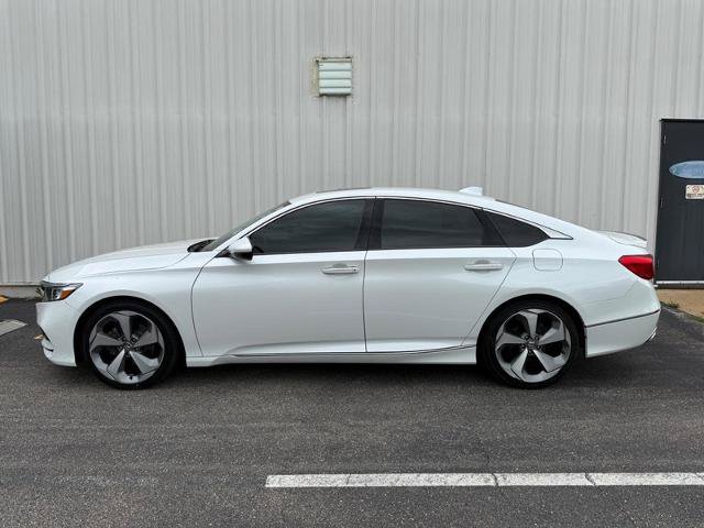 Used 2019 Honda Accord Touring image 2