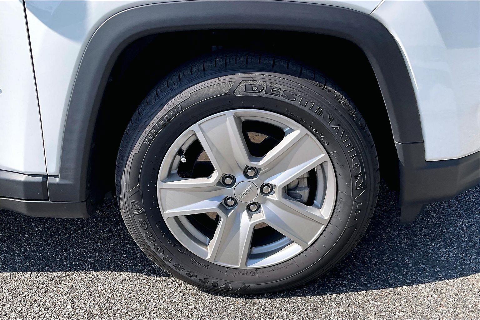 Used 2022 Jeep Compass Latitude w/ Sun and Sound Group FWD image 9