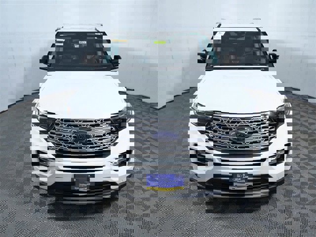 Certified 2022 Ford Explorer Limited w/ Equipment Group 301A image 3