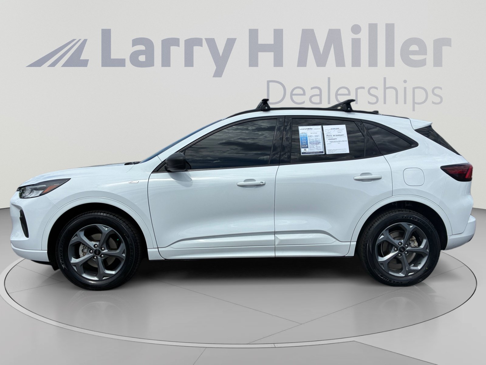 Certified 2023 Ford Escape ST-Line AWD/4WD image 2