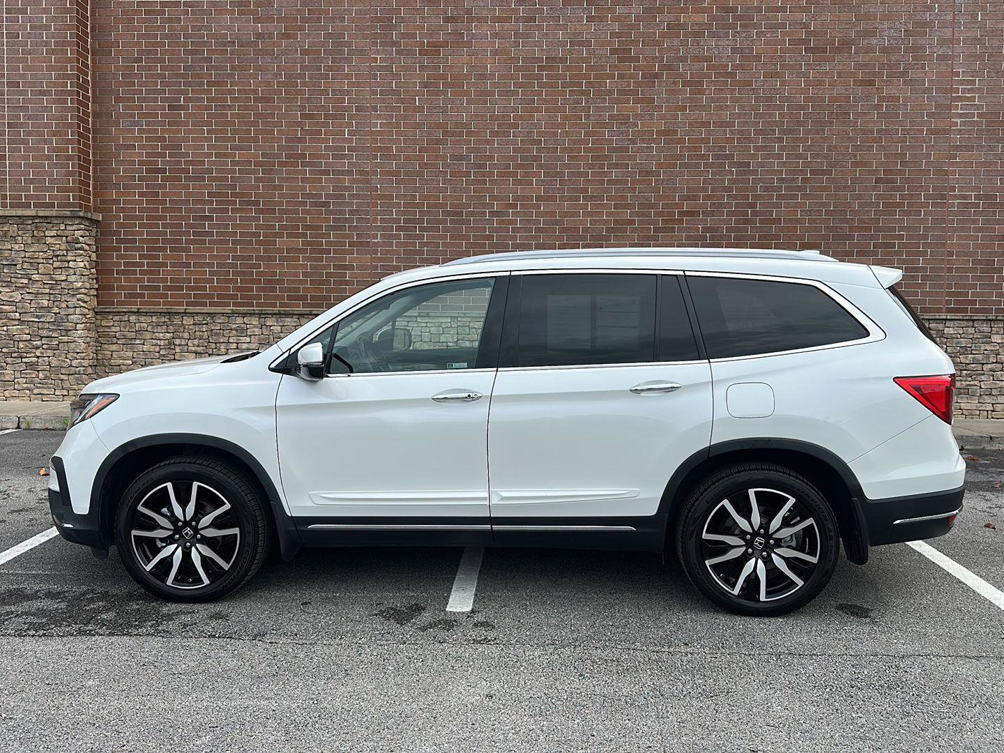 Used 2022 Honda Pilot Elite image 2